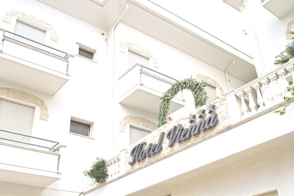 Hotel Vienna بيلاريا-إيجيا مارينا المظهر الخارجي الصورة