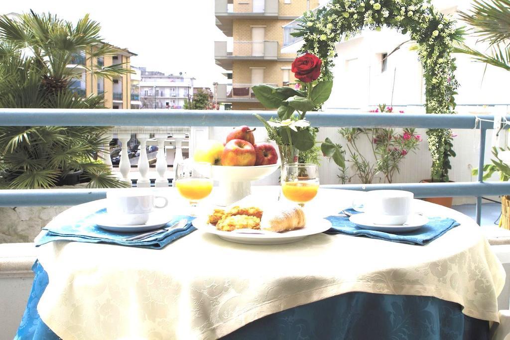 Hotel Vienna بيلاريا-إيجيا مارينا المظهر الخارجي الصورة