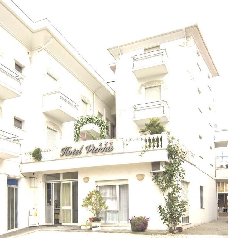 Hotel Vienna بيلاريا-إيجيا مارينا المظهر الخارجي الصورة